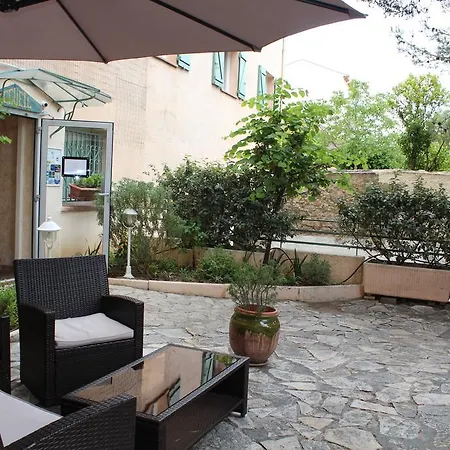 Le Clos Des Pins 2*
