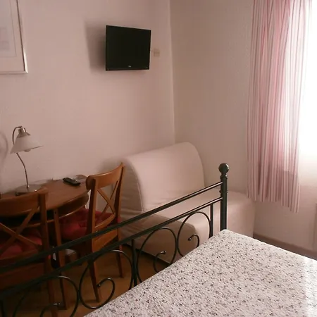 Le Clos Des Pins Hotel 2*