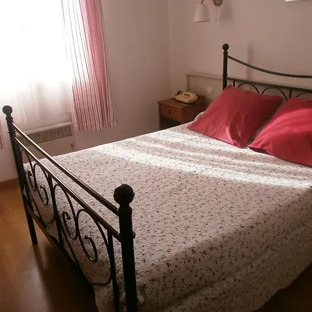 Le Clos Des Pins Hotel
