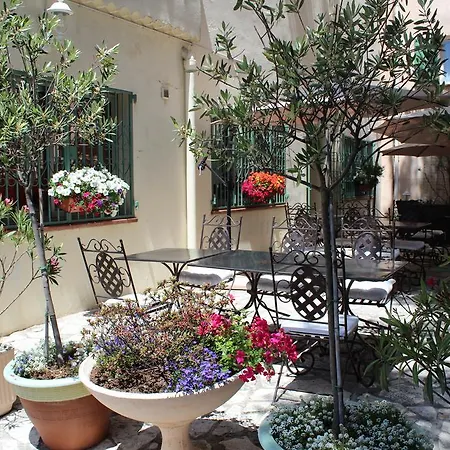 Le Clos Des Pins