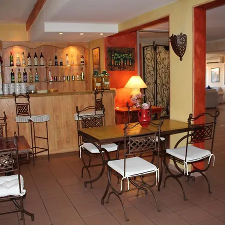 Le Clos Des Pins 2* Six-Fours-les-Plages