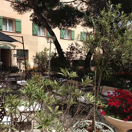 Le Clos Des Pins Hotel 2*
