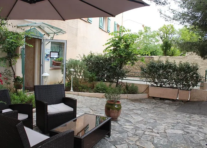 Le Clos Des Pins 2*