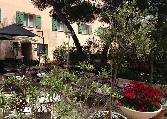 Le Clos Des Pins 酒店 2*