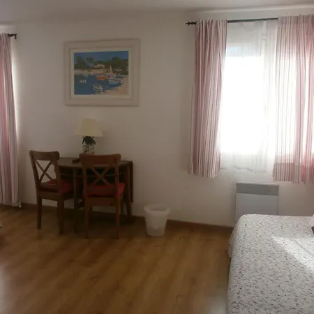 Le Clos Des Pins Hotel 2*