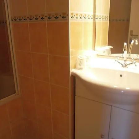 Le Clos Des Pins 2*