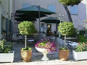 Le Clos Des Pins 2* سيكس-فور-لو-بلاج